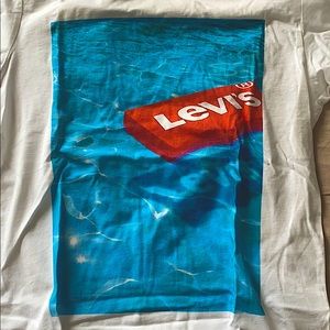 White levis short sleeve tee. Size: small